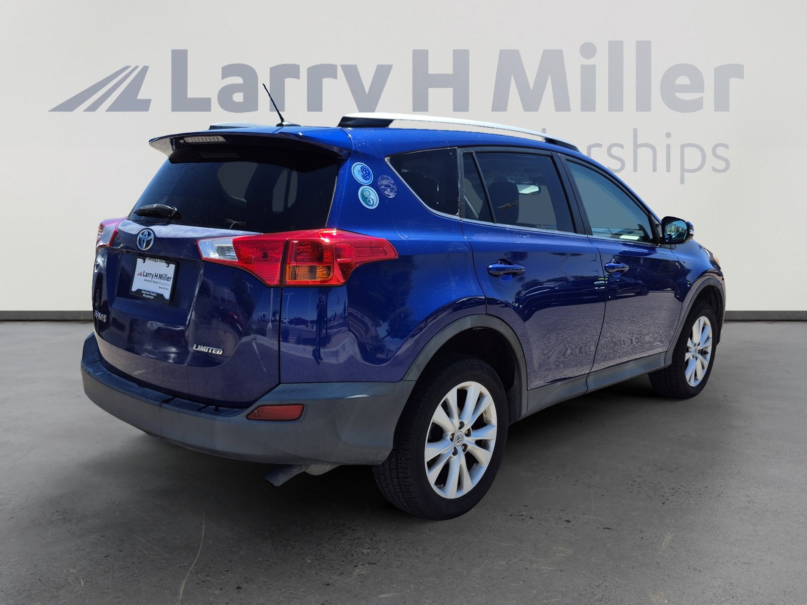 Used 2014 Toyota RAV4 Limited w/ Technology Package FWD image 5