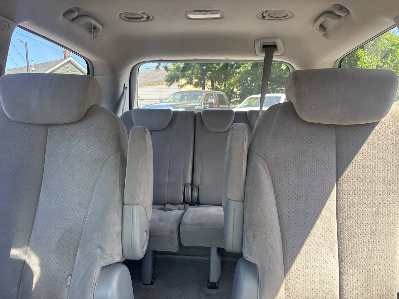Used 2007 Hyundai Entourage Limited FWD image 13