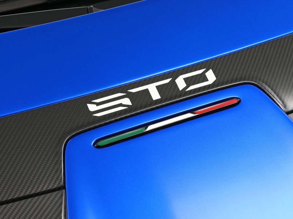 Used 2024 Lamborghini Huracan STO image 14