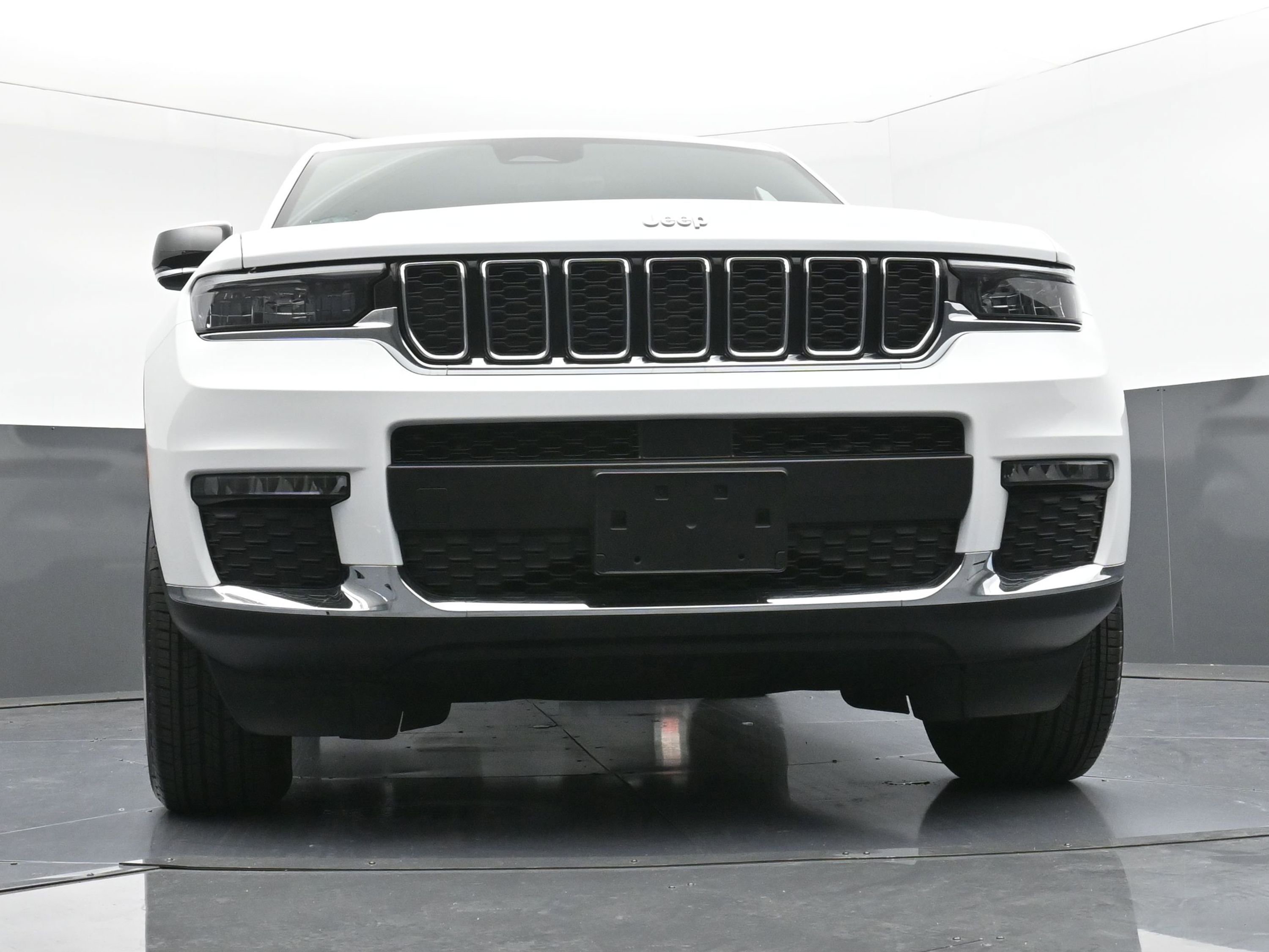 Used 2025 Jeep Grand Cherokee L Limited image 23