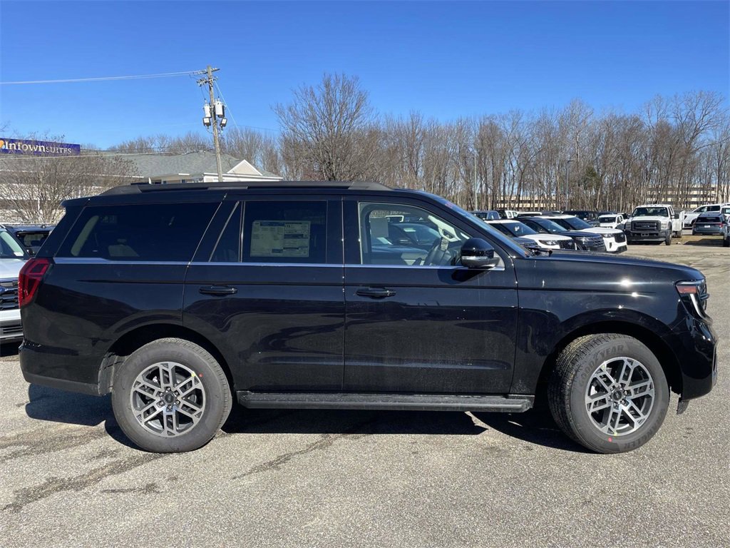 New 2026 Ford Expedition Active image 2