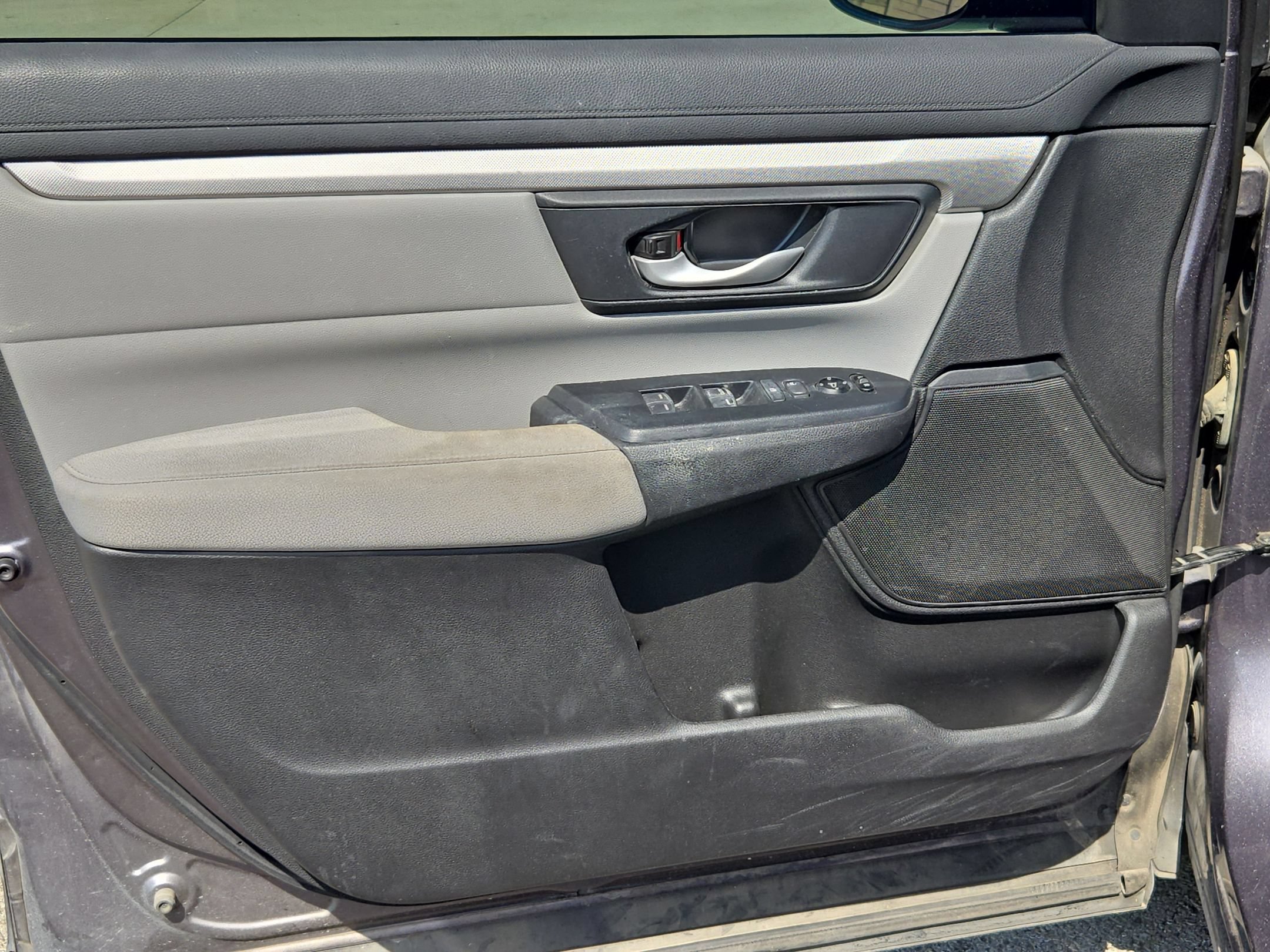 Used 2017 Honda CR-V LX image 9