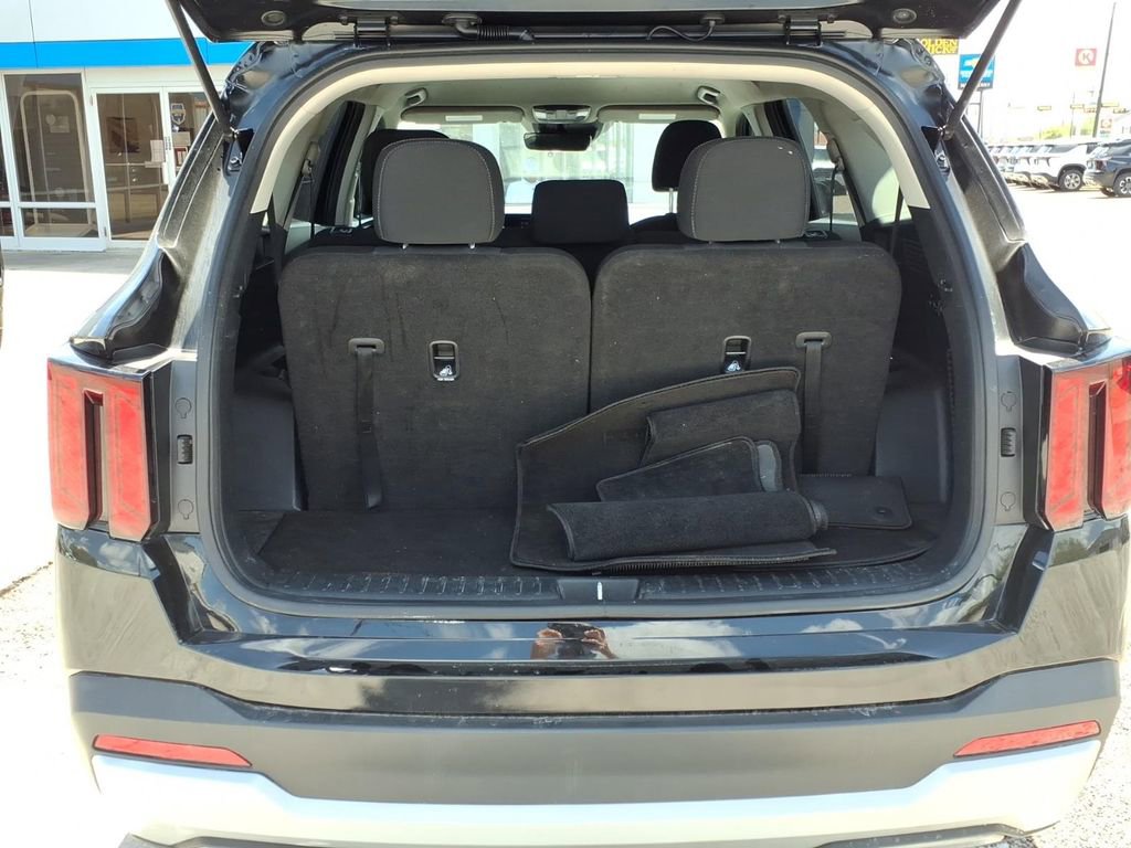 Used 2025 Kia Sorento LX image 16