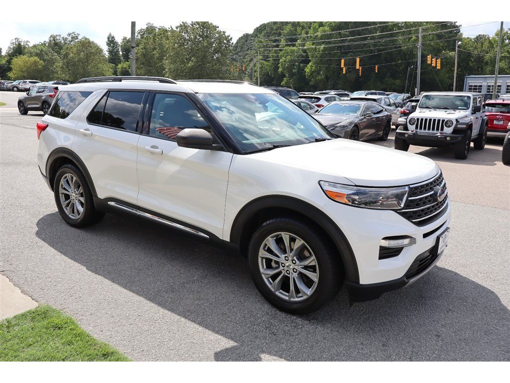 Used 2022 Ford Explorer XLT w/ Equipment Group 202A RWD image 7