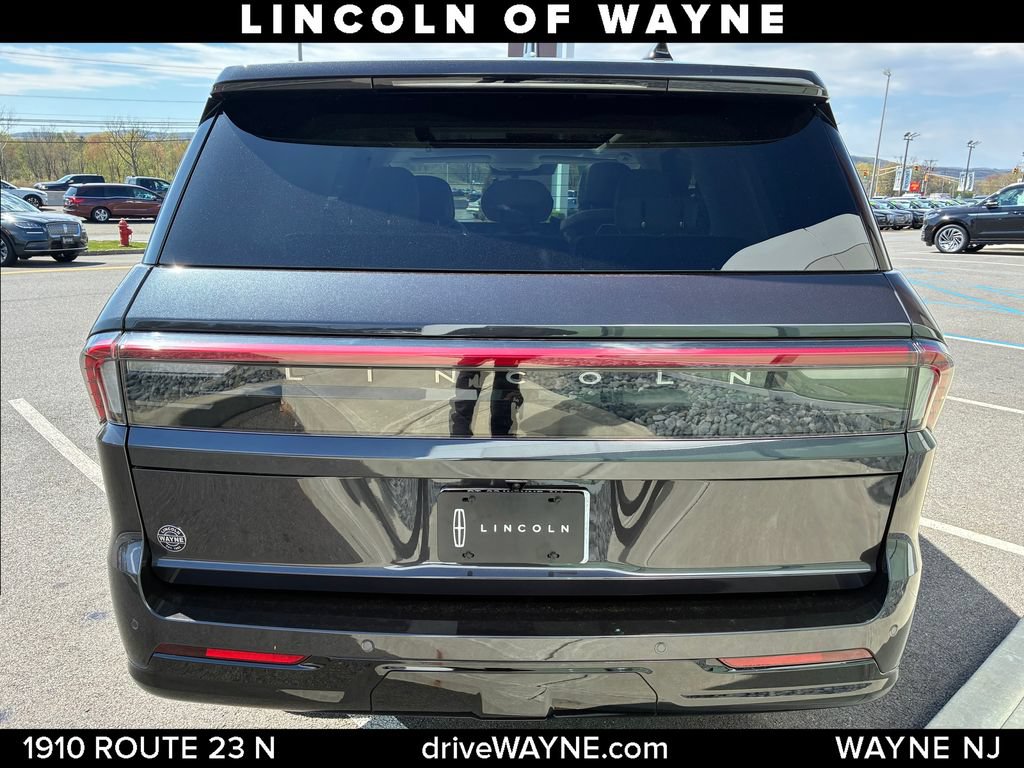 Used 2026 Lincoln Navigator Reserve AWD/4WD image 4
