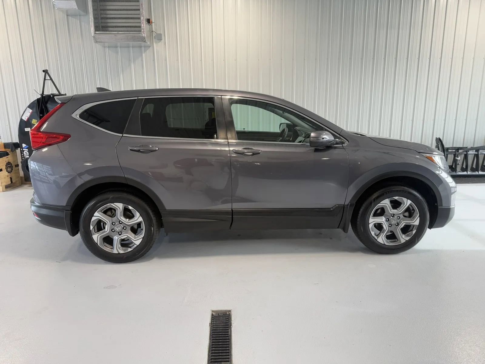 Used 2018 Honda CR-V EX image 2