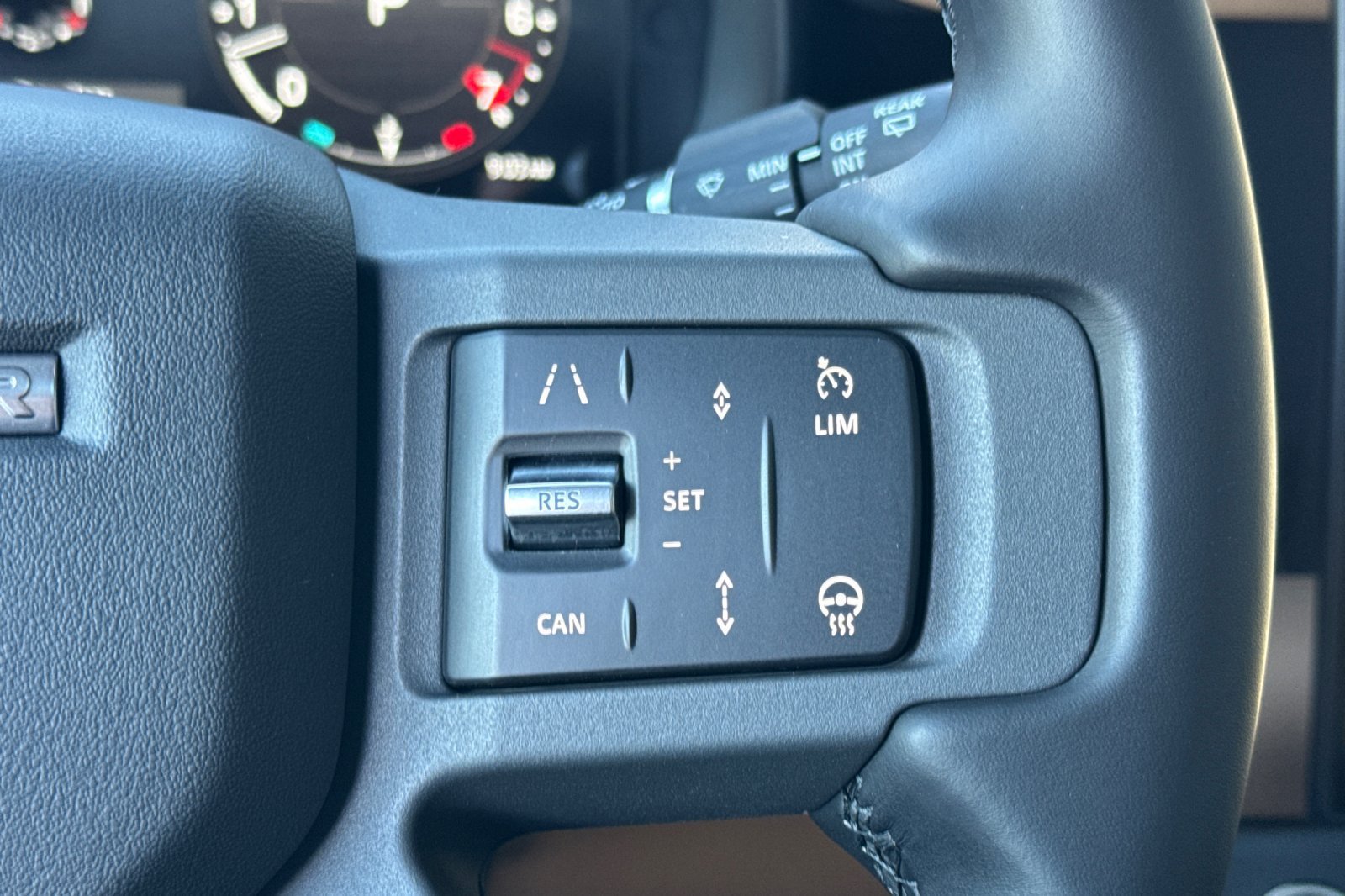 Certified 2026 Land Rover Defender 110 X-Dynamic SE AWD/4WD image 28