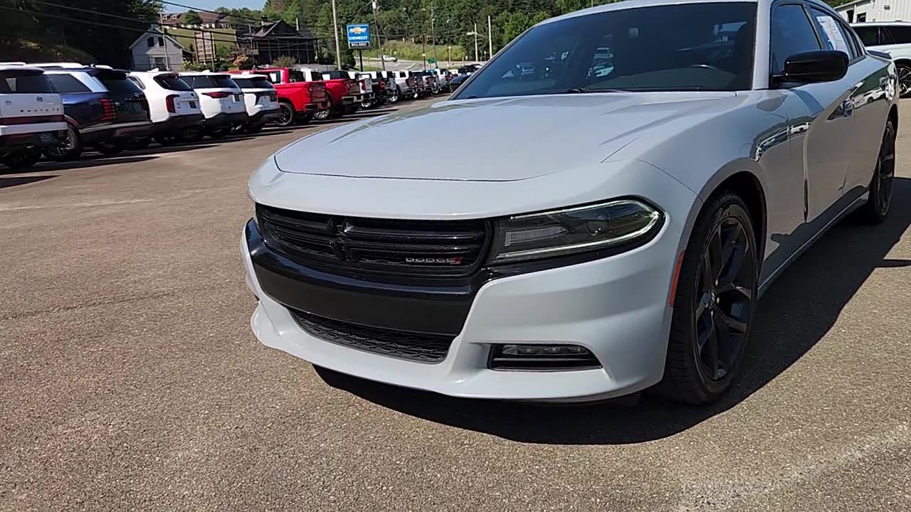 Used 2020 Dodge Charger SXT w/ Blacktop Package RWD image 11