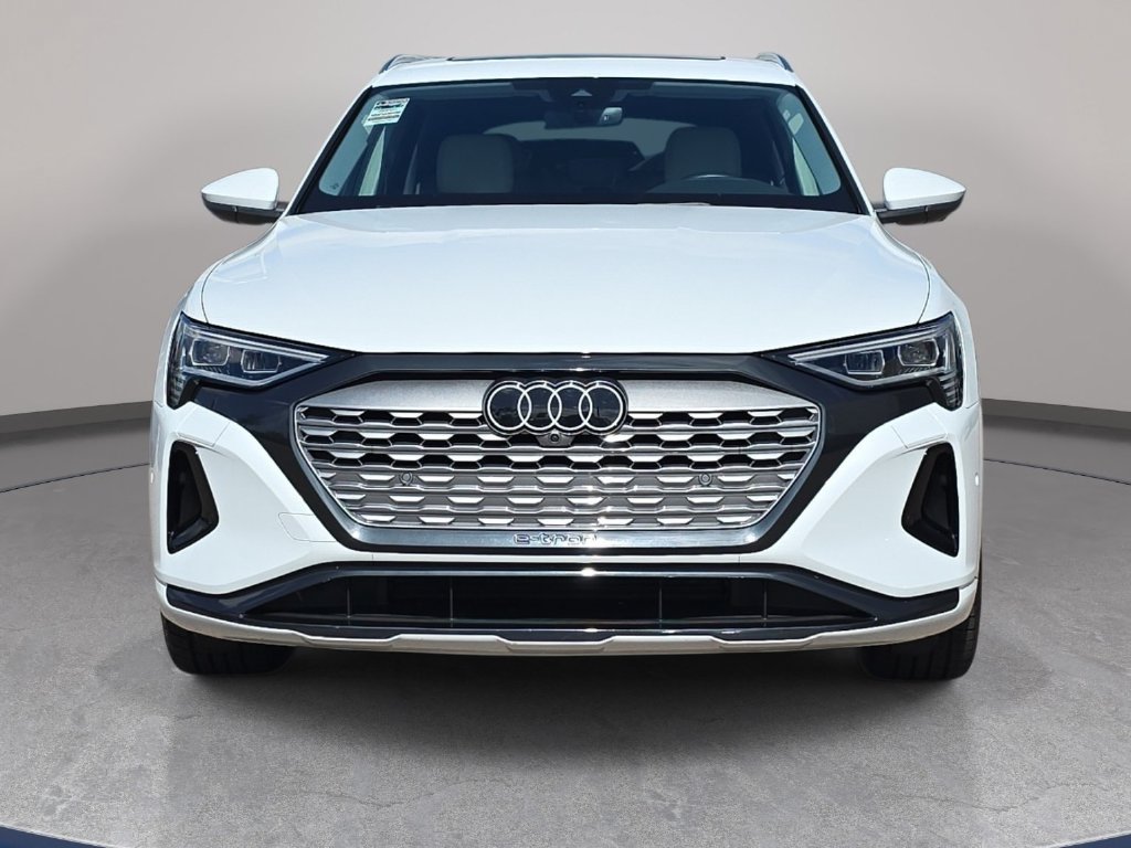 Used 2024 Audi Q8 e-tron Premium Plus AWD/4WD image 3