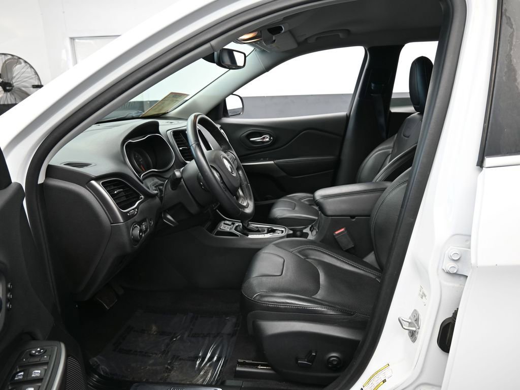 Used 2019 Jeep Cherokee Limited image 11