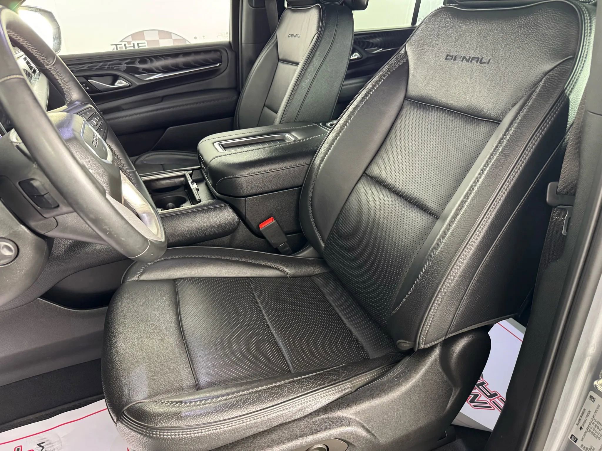 Used 2023 GMC Yukon XL Denali image 38