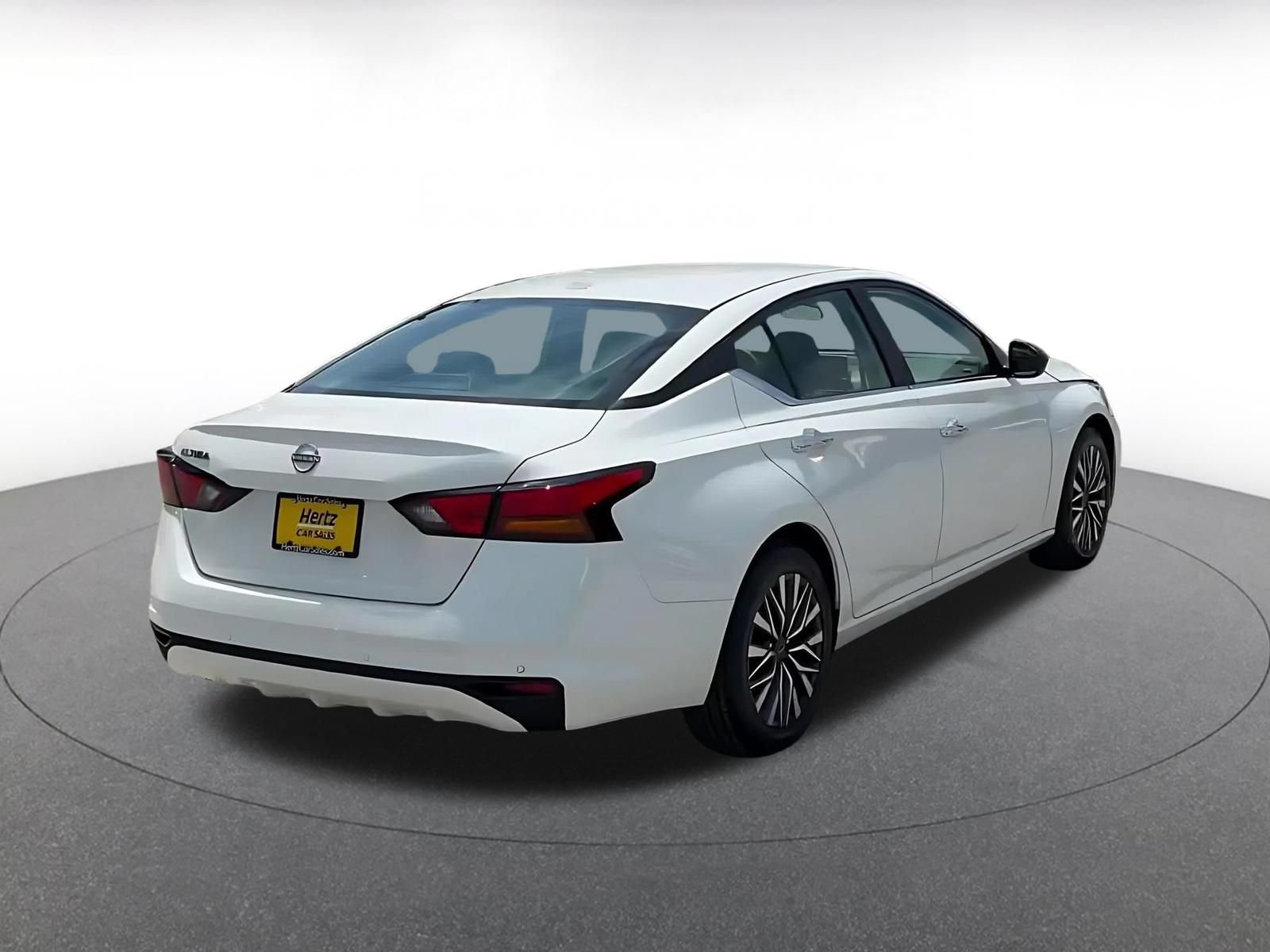Used 2025 Nissan Altima 2.5 SV FWD image 15