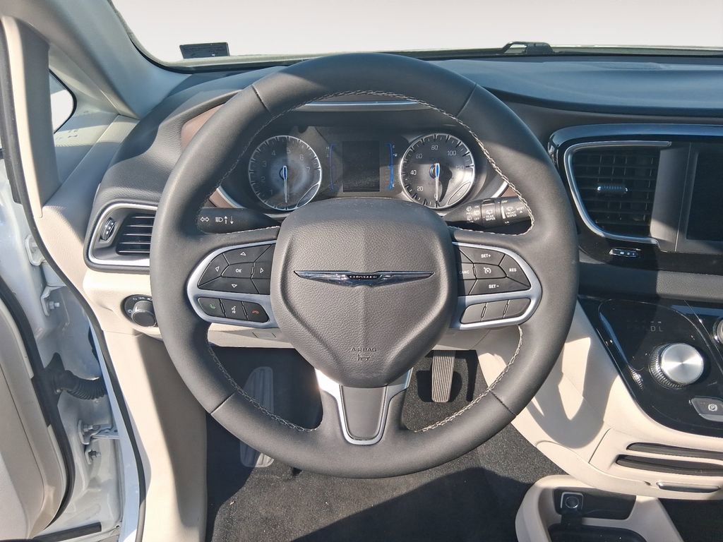 Used 2024 Chrysler Voyager LX FWD image 12