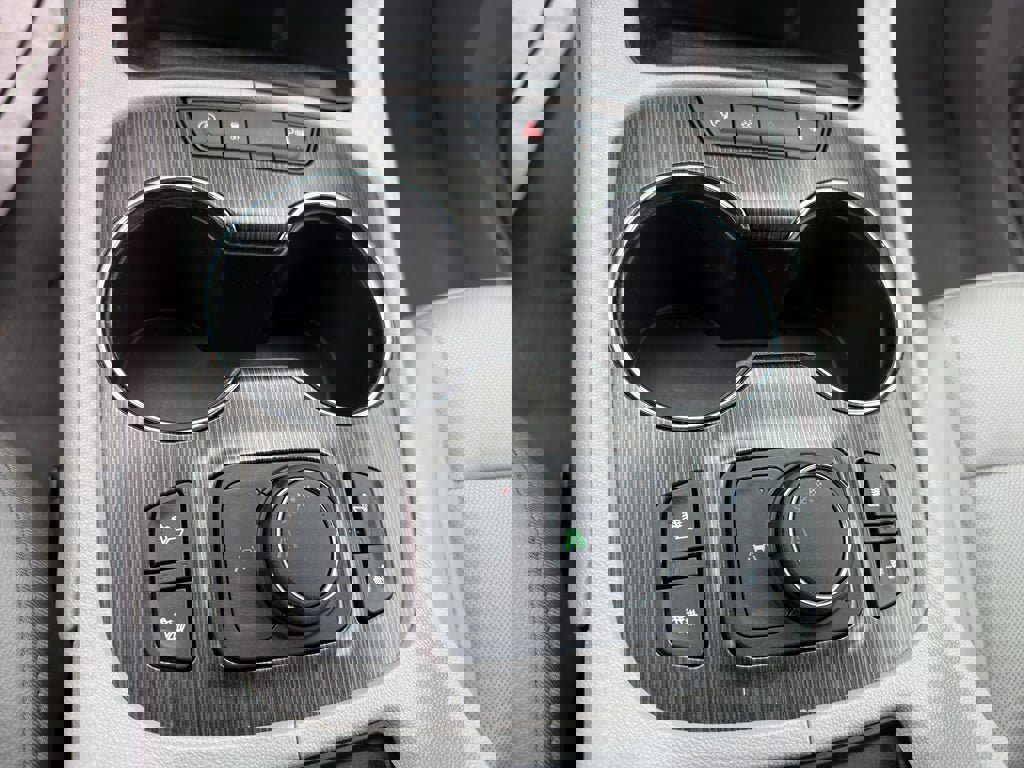 Used 2023 GMC Acadia SLT image 15