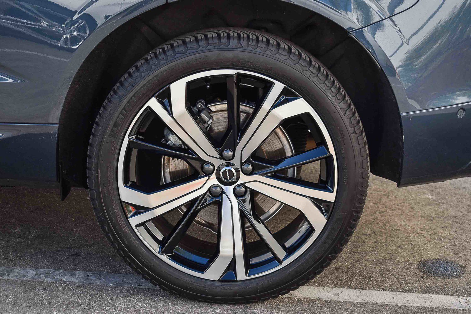 Used 2024 Volvo XC60 B5 Ultimate w/ Protection Package Premier image 11