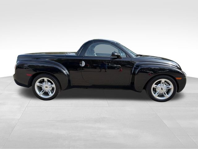 Used 2004 Chevrolet SSR w/ Preferred Equipment Group RWD image 2