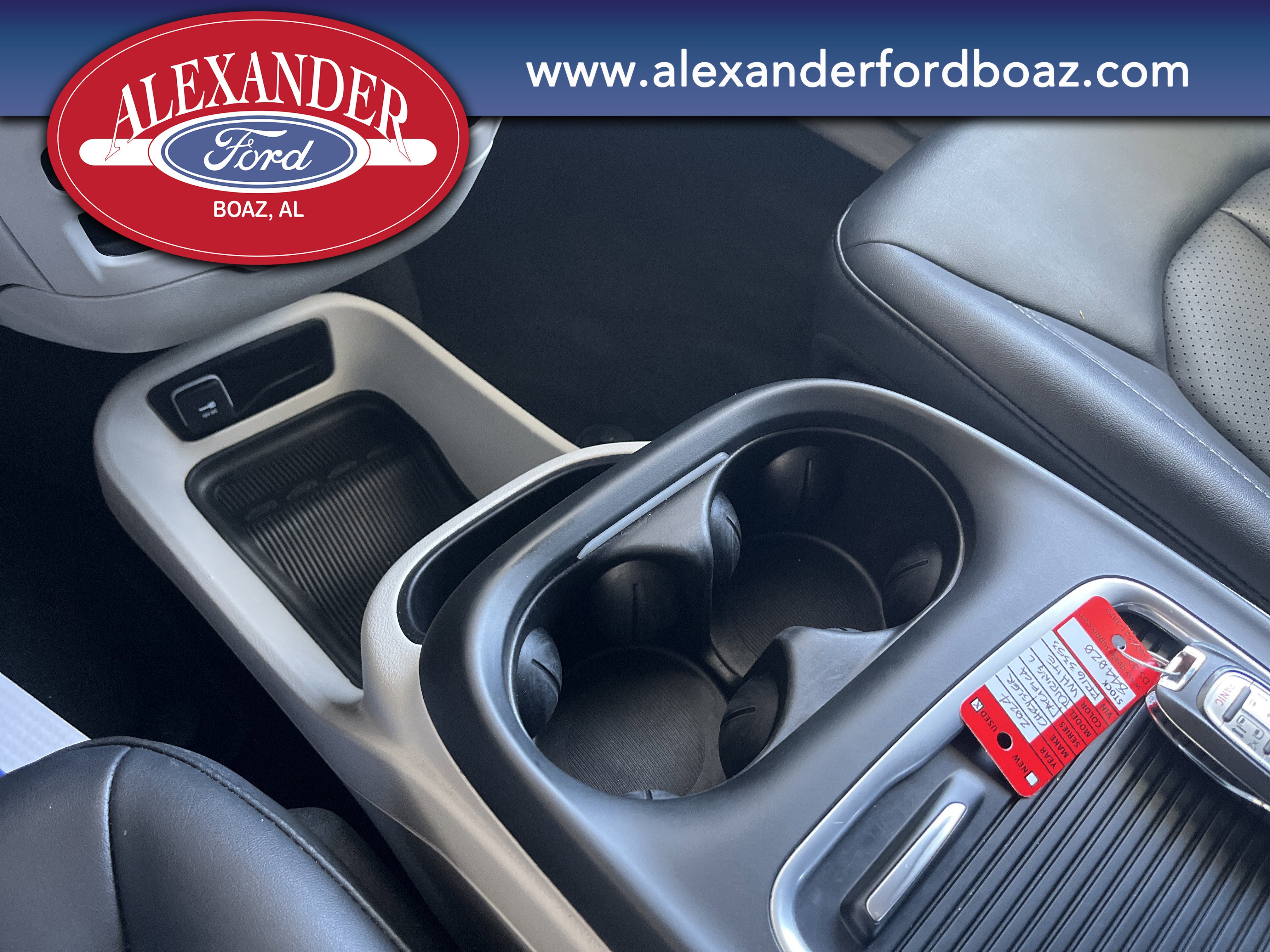 Used 2024 Chrysler Pacifica Touring-L image 24