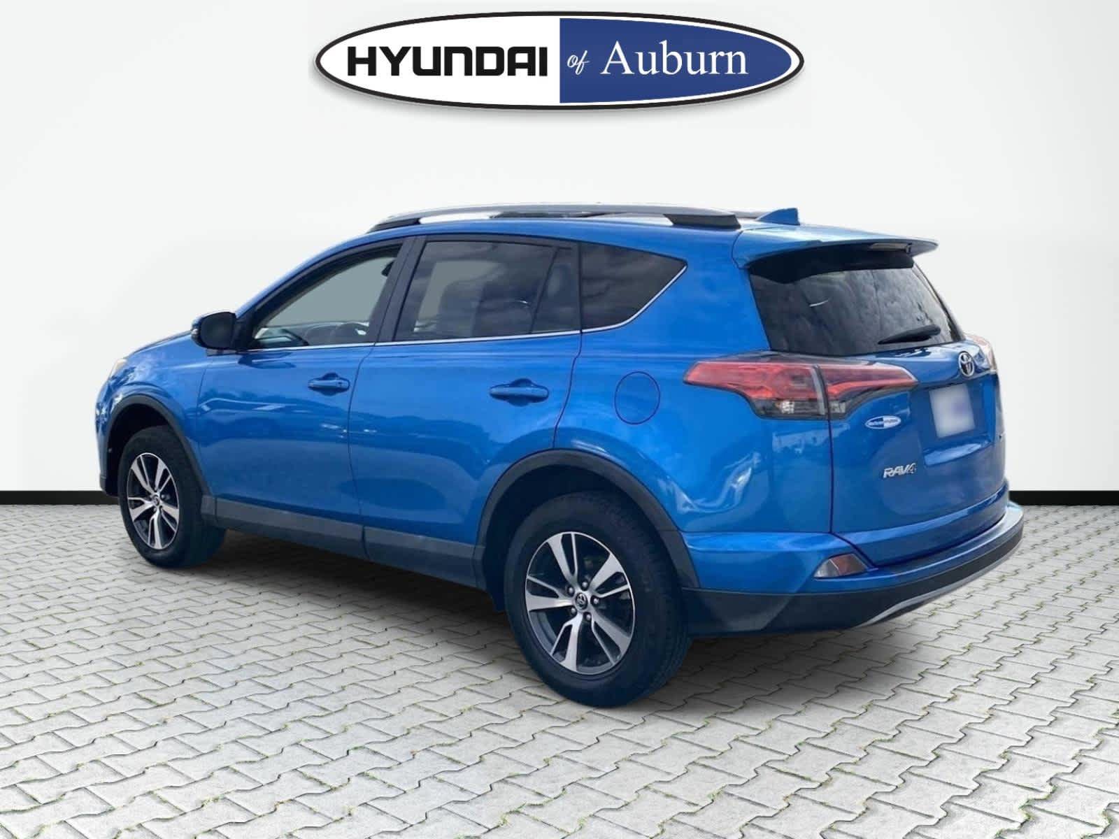 Used 2018 Toyota RAV4 XLE FWD image 7