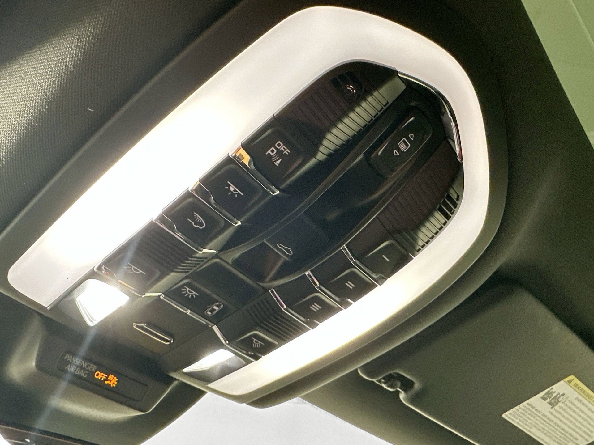 Certified 2025 Porsche Macan image 31