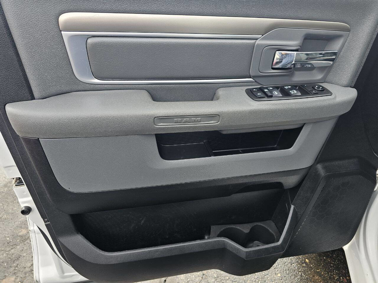 Used 2015 RAM 1500 Outdoorsman image 15