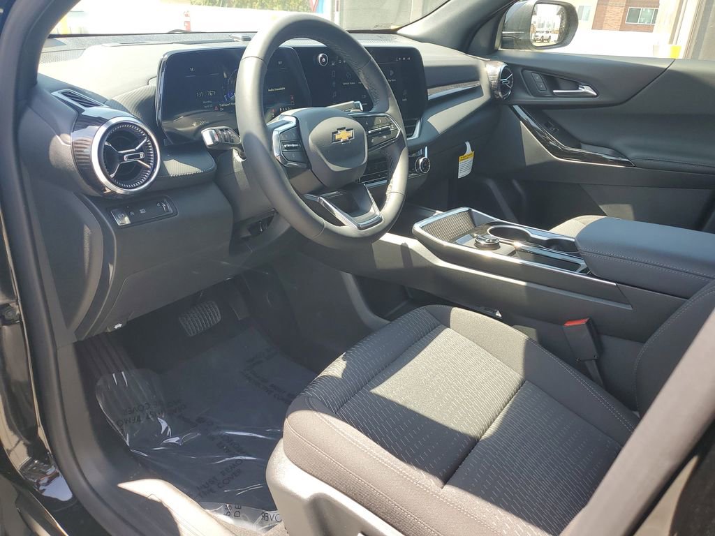 New 2026 Chevrolet Equinox LT w/ Safety and Technology Package FWD image 18