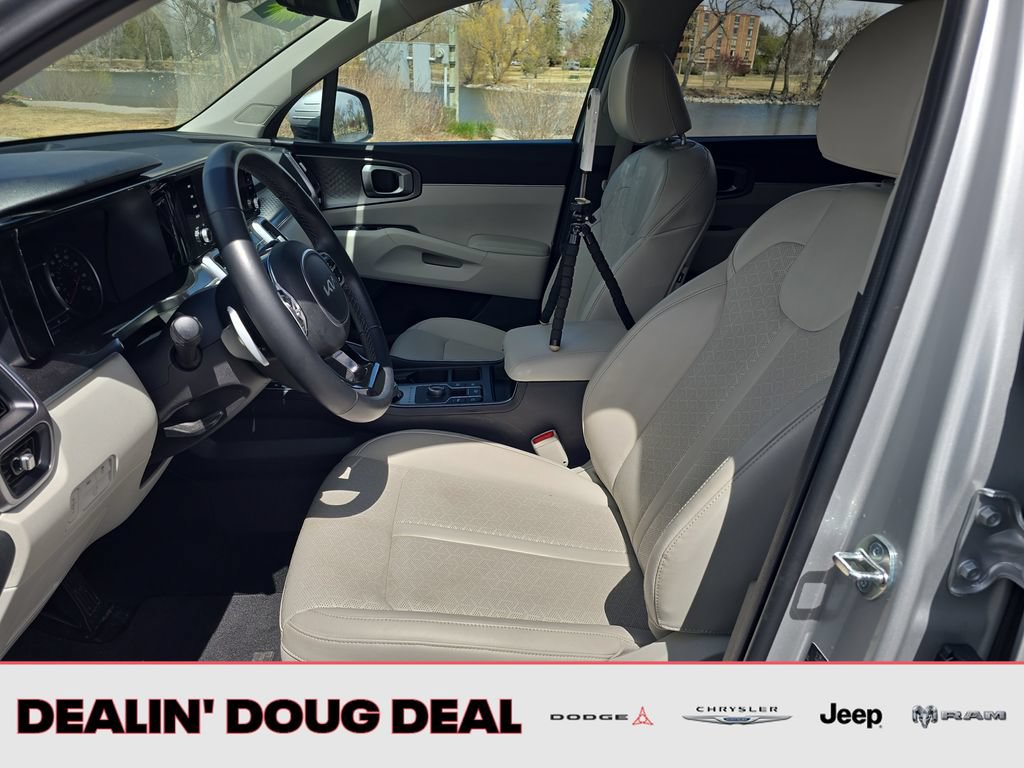 Used 2023 Kia Sorento EX AWD/4WD image 9