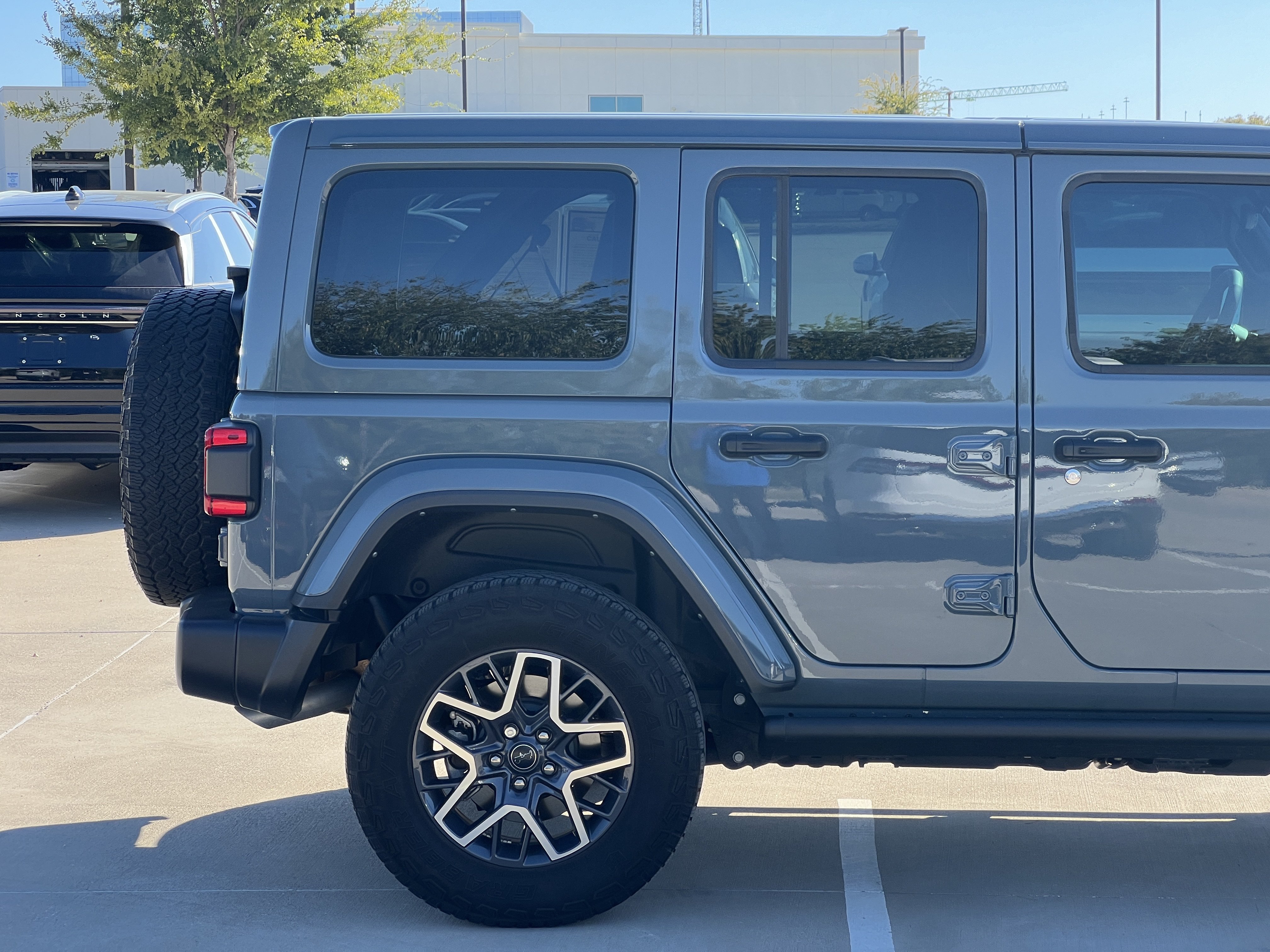 Used 2024 Jeep Wrangler Unlimited Sahara w/ Safety Group AWD/4WD image 11