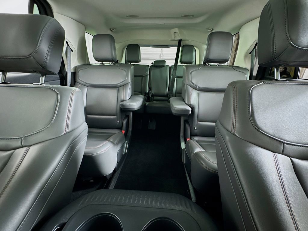 Used 2025 Ford Expedition Active image 23