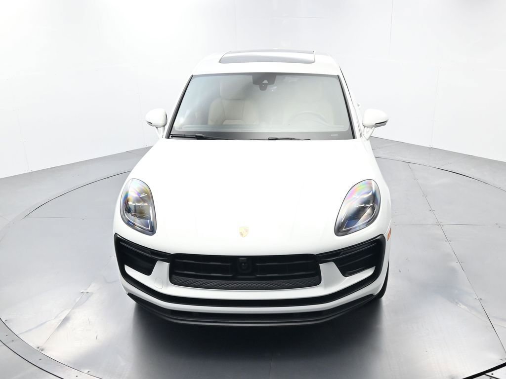 Certified 2023 Porsche Macan AWD/4WD image 43