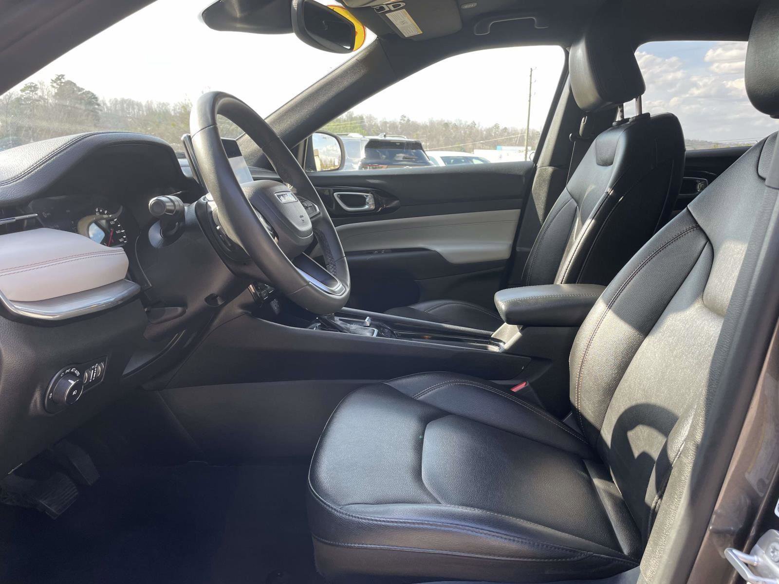 Used 2024 Jeep Compass Limited image 4