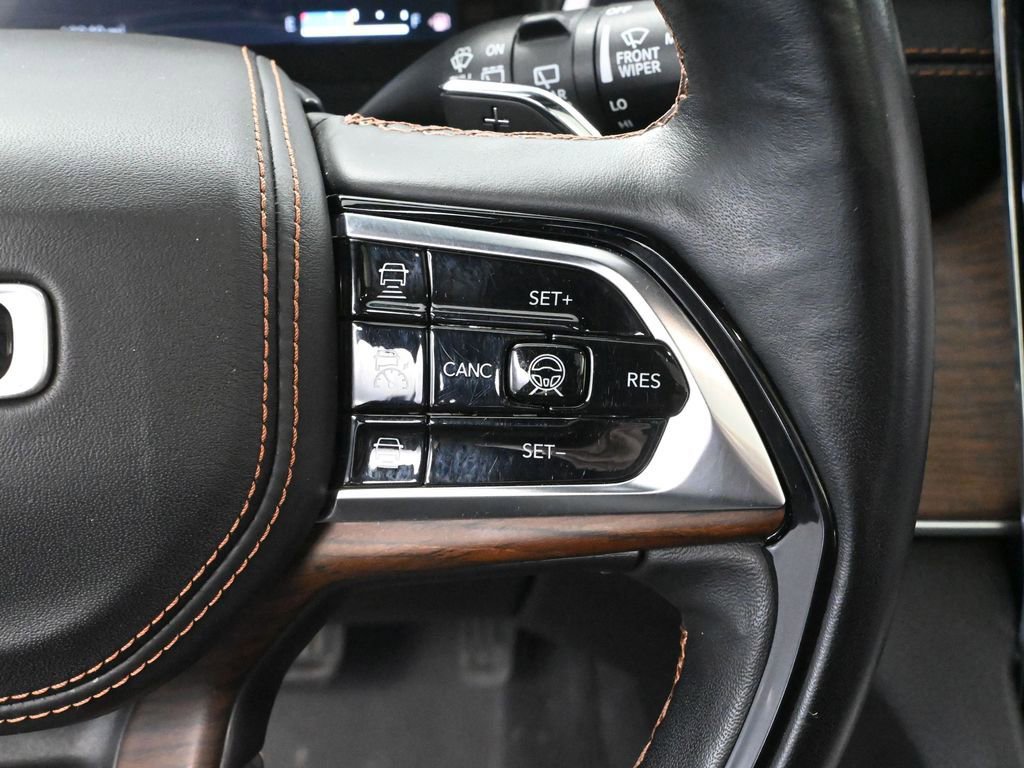 Used 2021 Jeep Grand Cherokee L Summit w/ Luxury Tech Group V AWD/4WD image 32