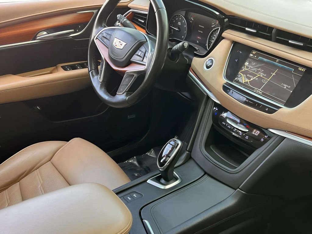 Used 2018 Cadillac XT5 Platinum w/ Driver Assist Package AWD/4WD image 6