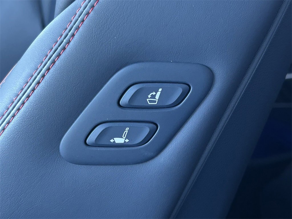 Used 2022 Genesis GV70 3.5T Sport w/ Sport Prestige Package image 40