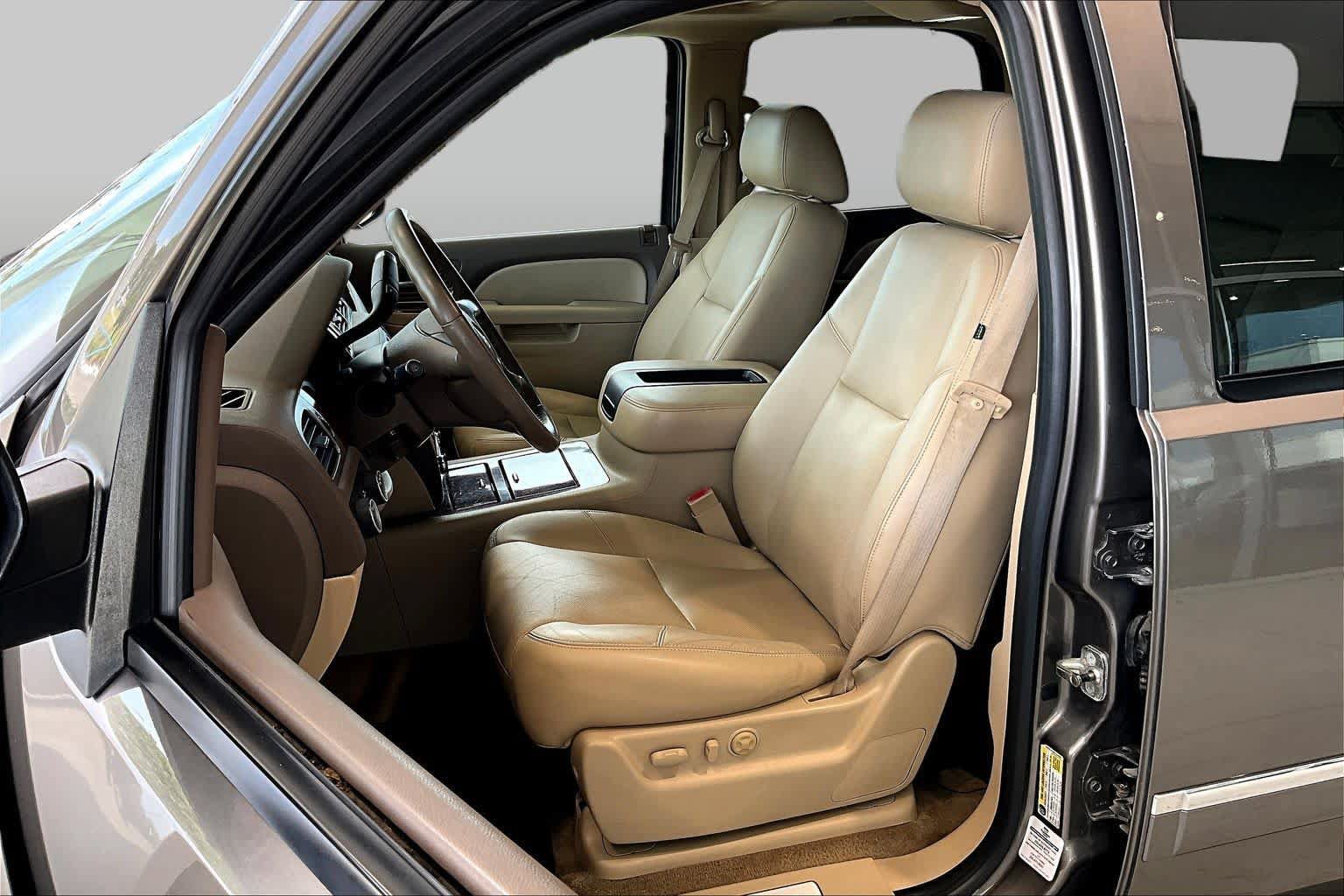 Used 2011 Chevrolet Tahoe LTZ AWD/4WD image 7