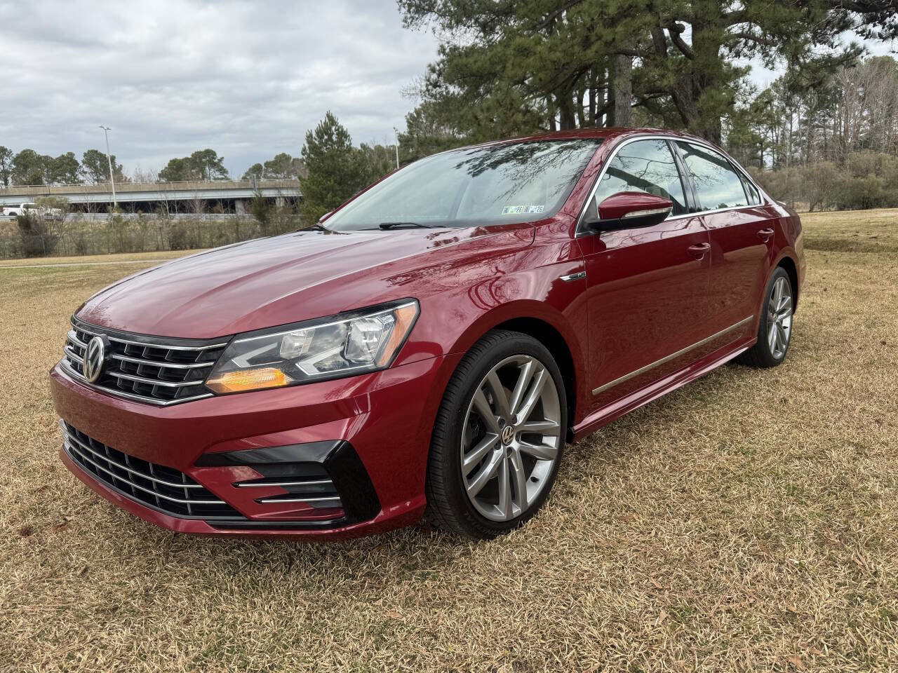 Used 2017 Volkswagen Passat 1.8T R-Line image 2