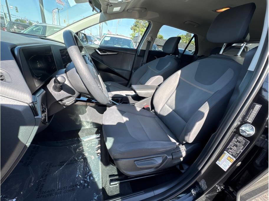 Used 2023 Kia Niro LX FWD image 6