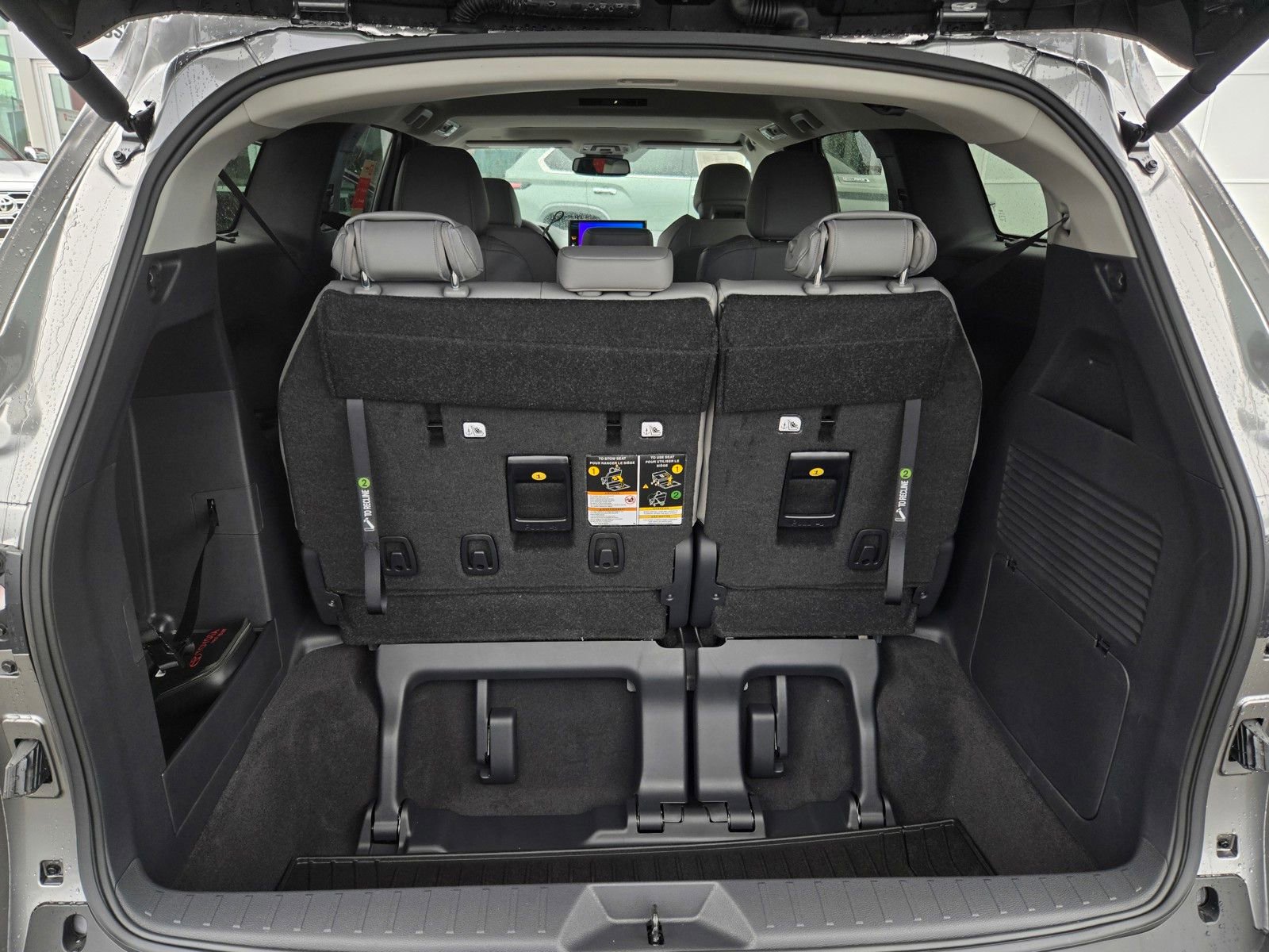 Certified 2026 Toyota Sienna XLE FWD image 23