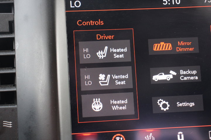 Used 2018 RAM 1500 Laramie image 29