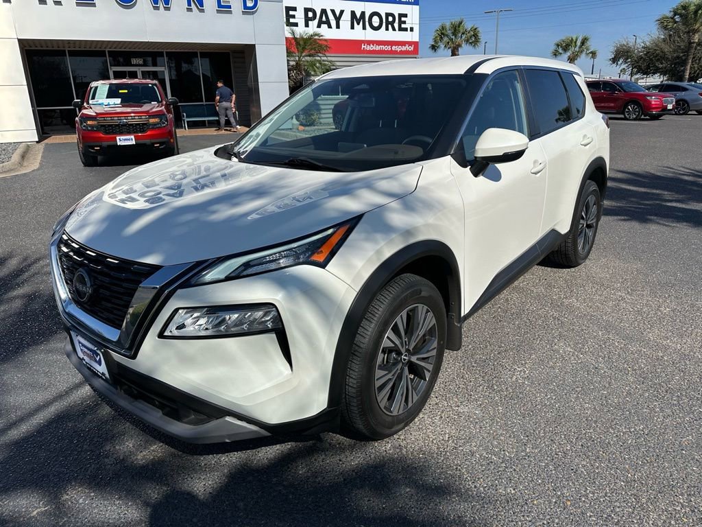 Used 2023 Nissan Rogue SV image 3