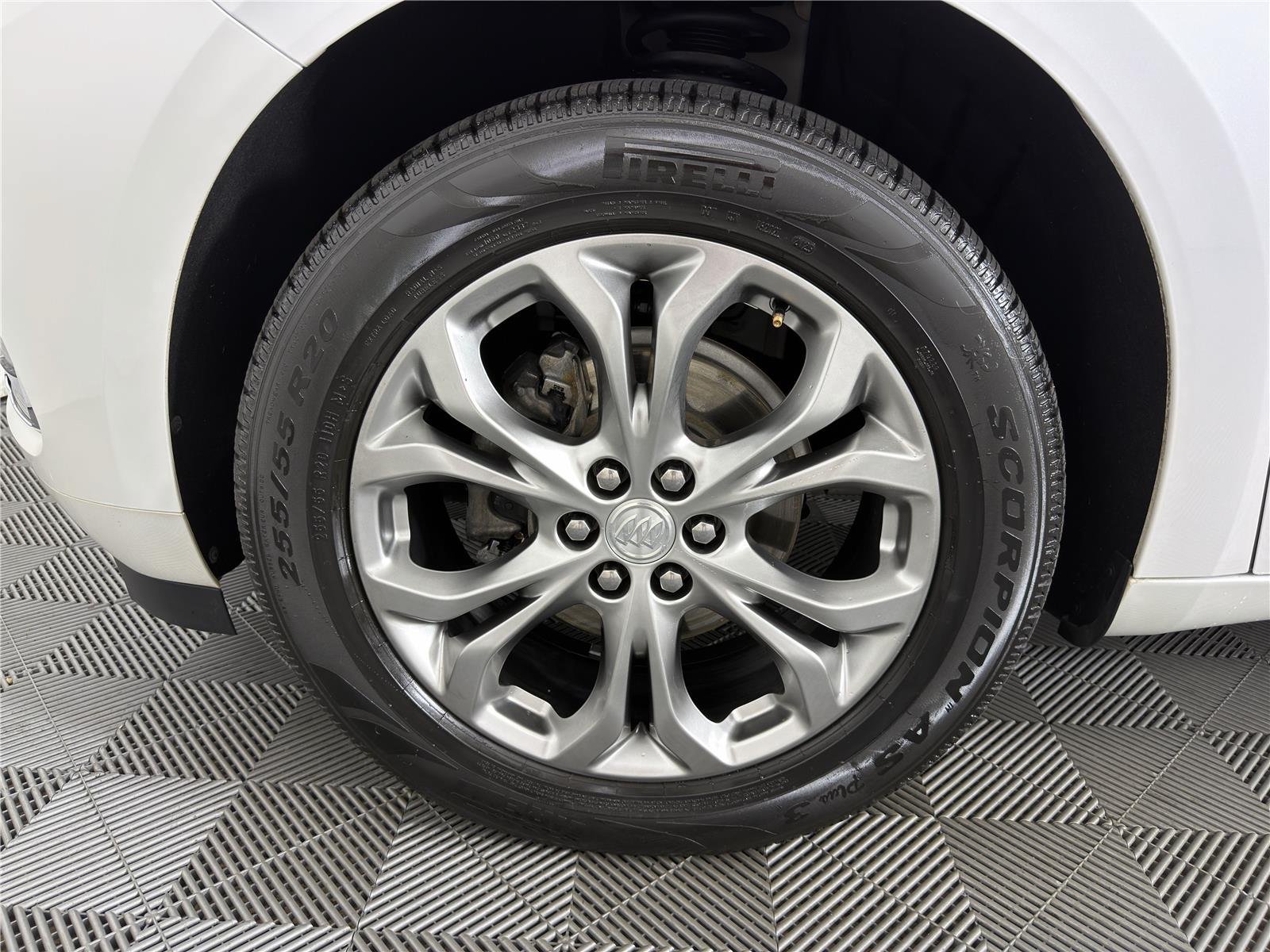 Used 2021 Buick Enclave Avenir w/ Avenir Technology Package FWD image 9