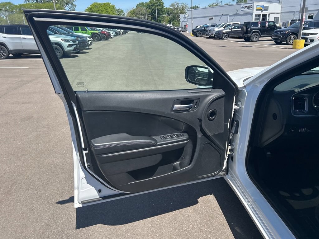Used 2020 Dodge Charger SXT w/ Leather Interior Group RWD image 13