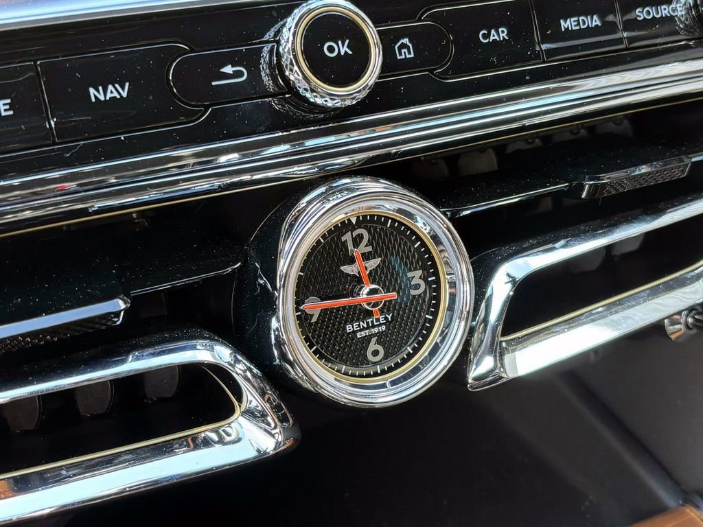 Certified 2022 Bentley Flying Spur V8 image 12