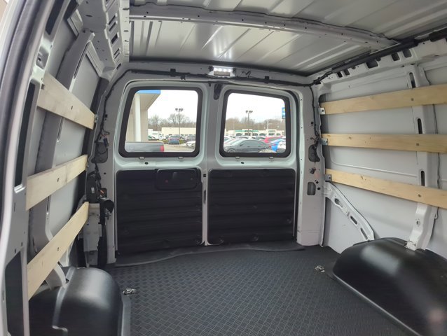 Used 2024 GMC Savana 2500 w/ Driver Convenience Package image 18