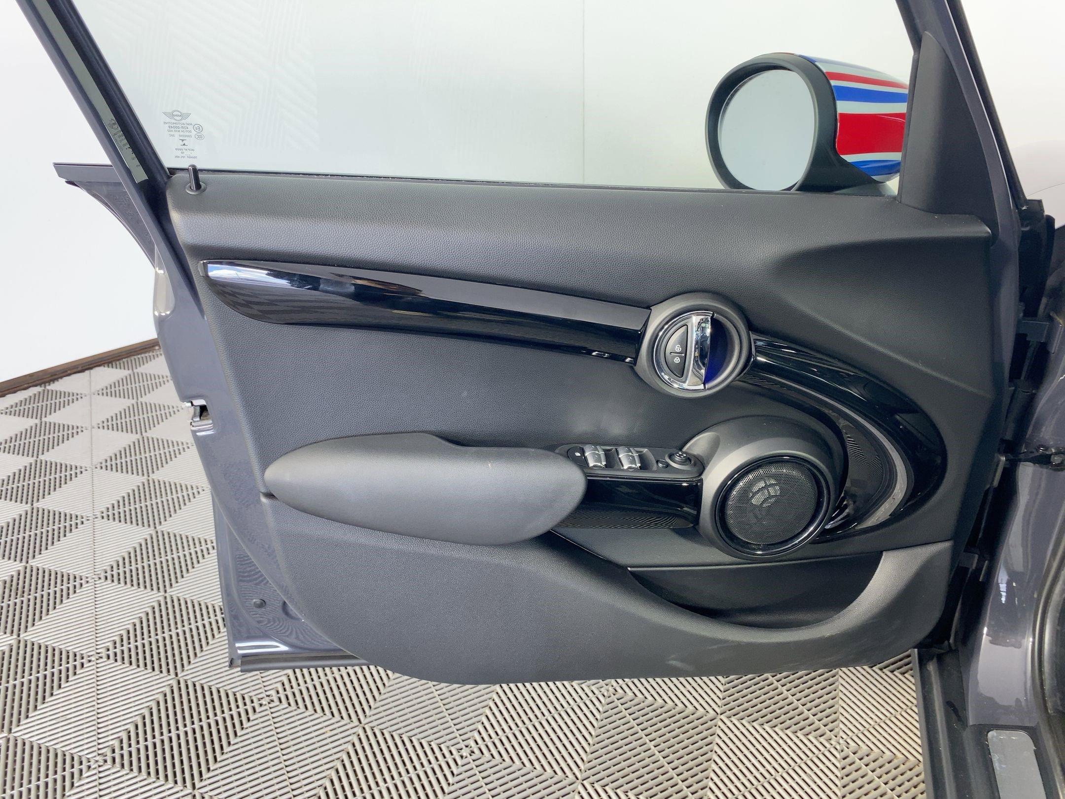 Used 2020 MINI Cooper S w/ Signature Upholstery Package image 20