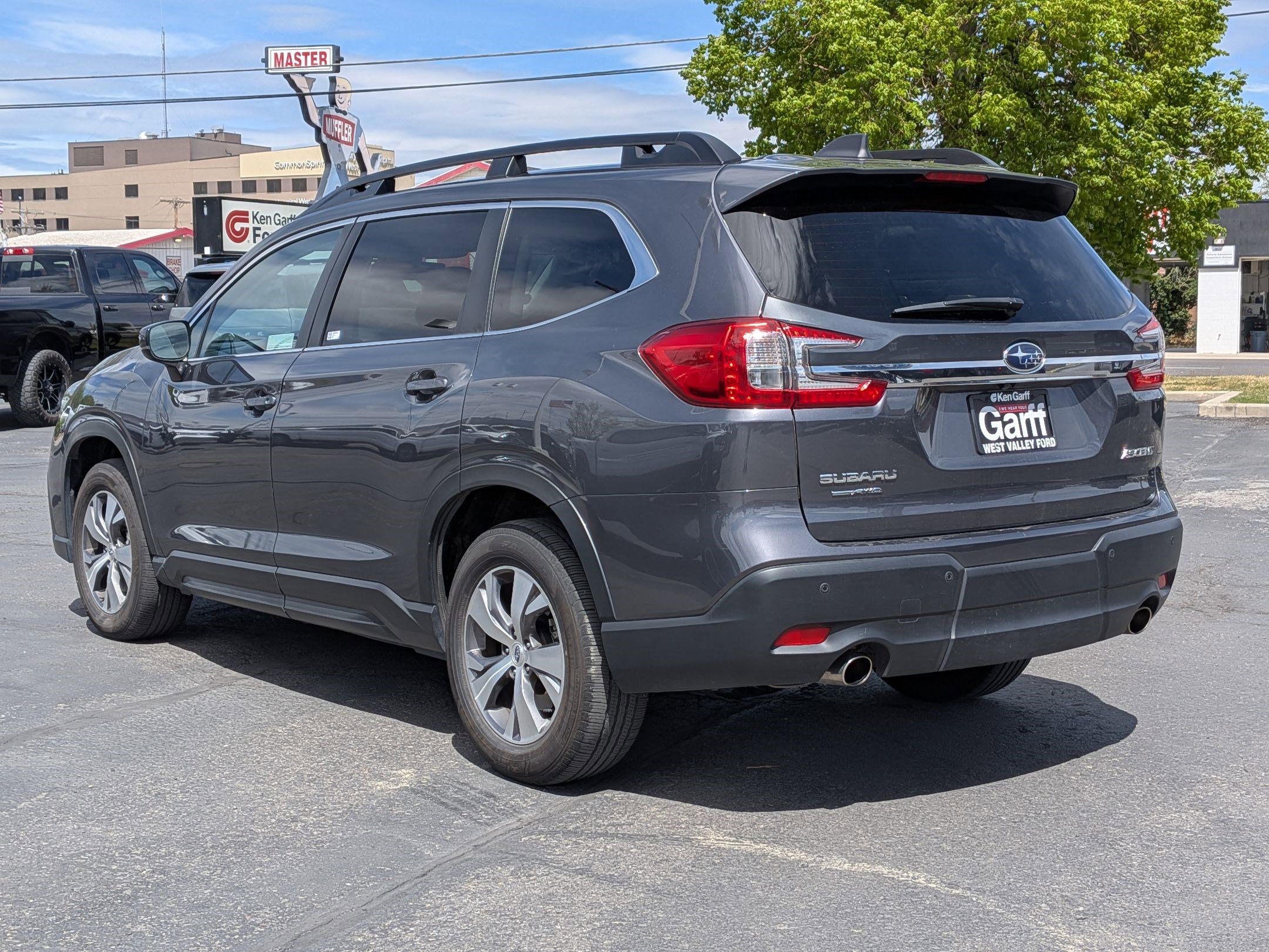 Used 2025 Subaru Ascent Premium AWD/4WD image 8