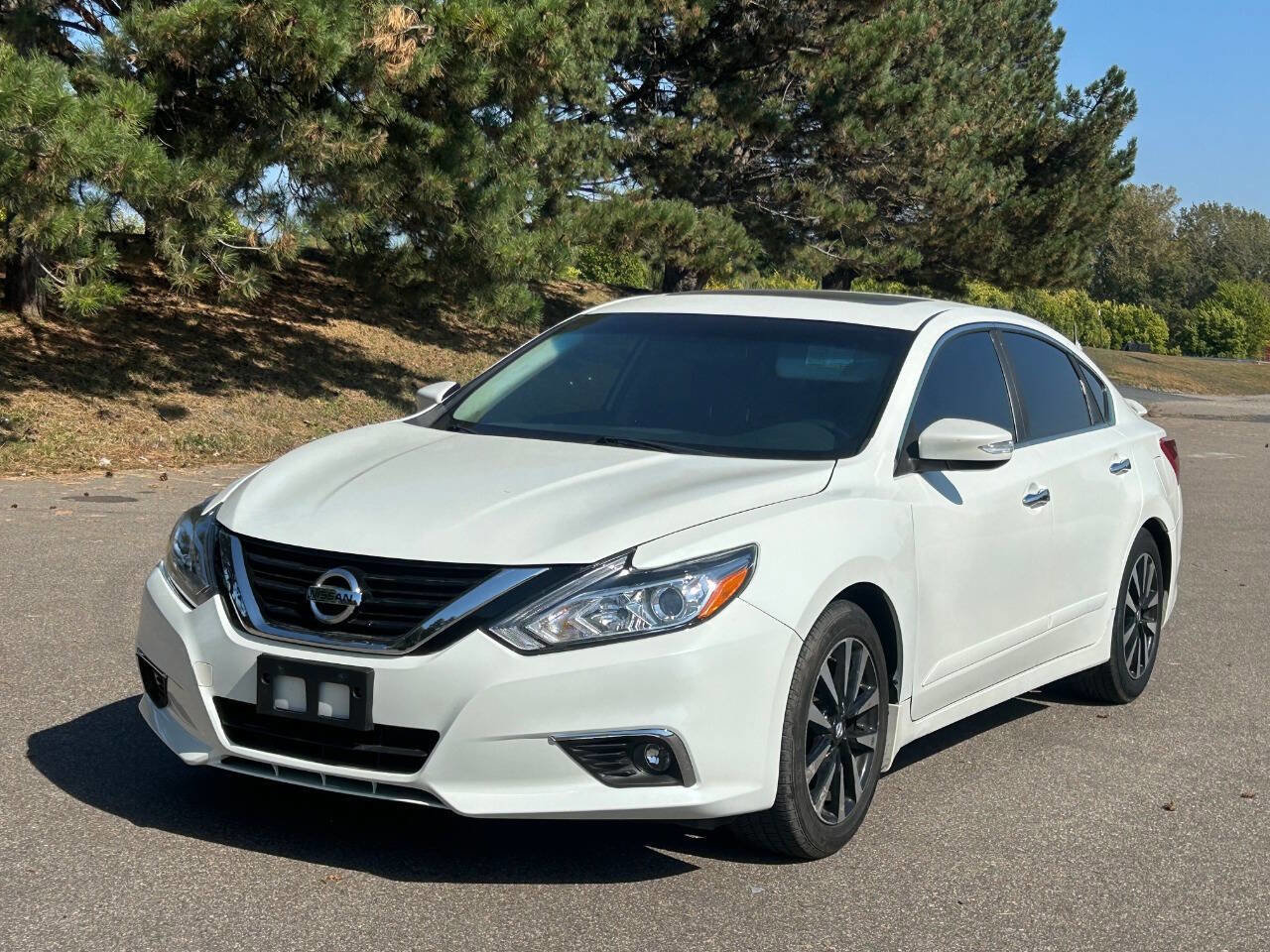 Used 2018 Nissan Altima 2.5 SV w/ 2.5 SV Technology Package image 2