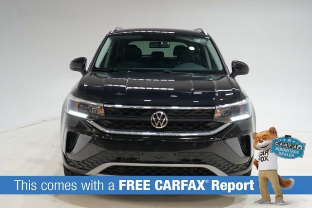 Used 2022 Volkswagen Taos SE image 2