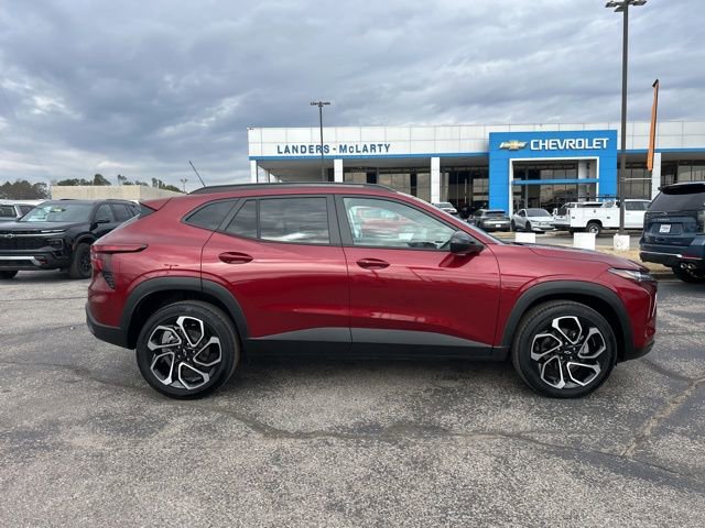 Certified 2025 Chevrolet Trax RS image 2