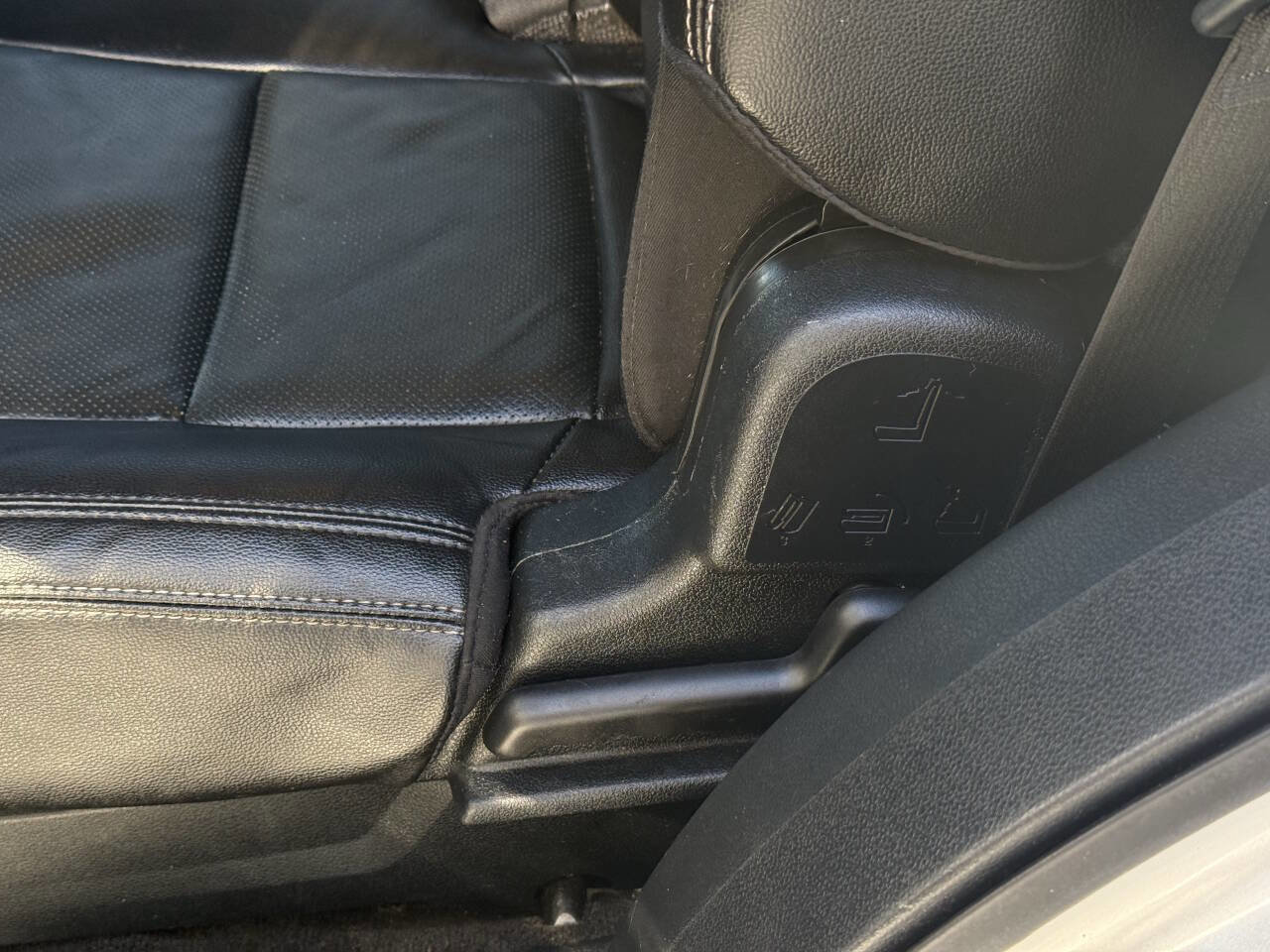 Used 2017 Ford Explorer Limited image 36