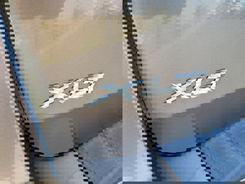 Used 2021 Ford Explorer XLT w/ Equipment Group 202A image 10